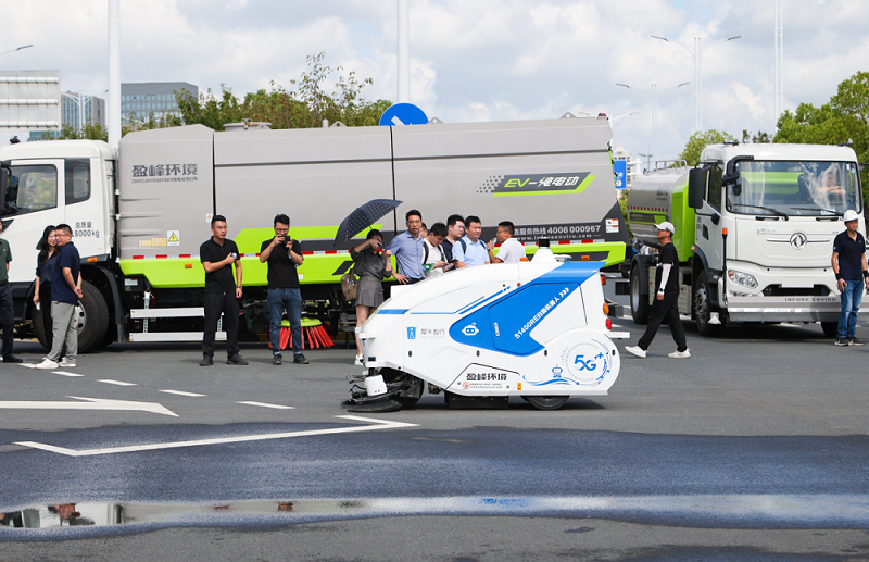 今年会jinnianhui环境喜获无人驾驶扫地机器人大赛第一名